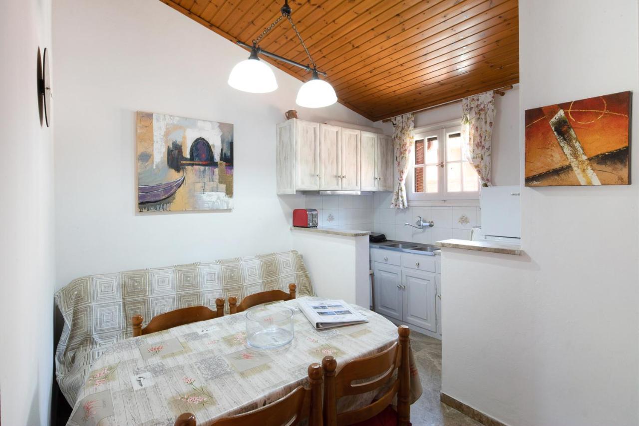 Amalia Cottages Agios Gordios  Buitenkant foto