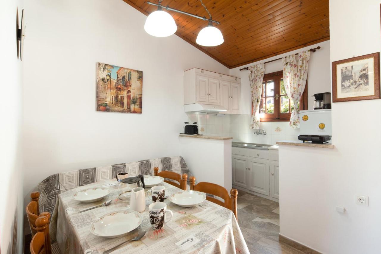 Amalia Cottages Agios Gordios  Buitenkant foto